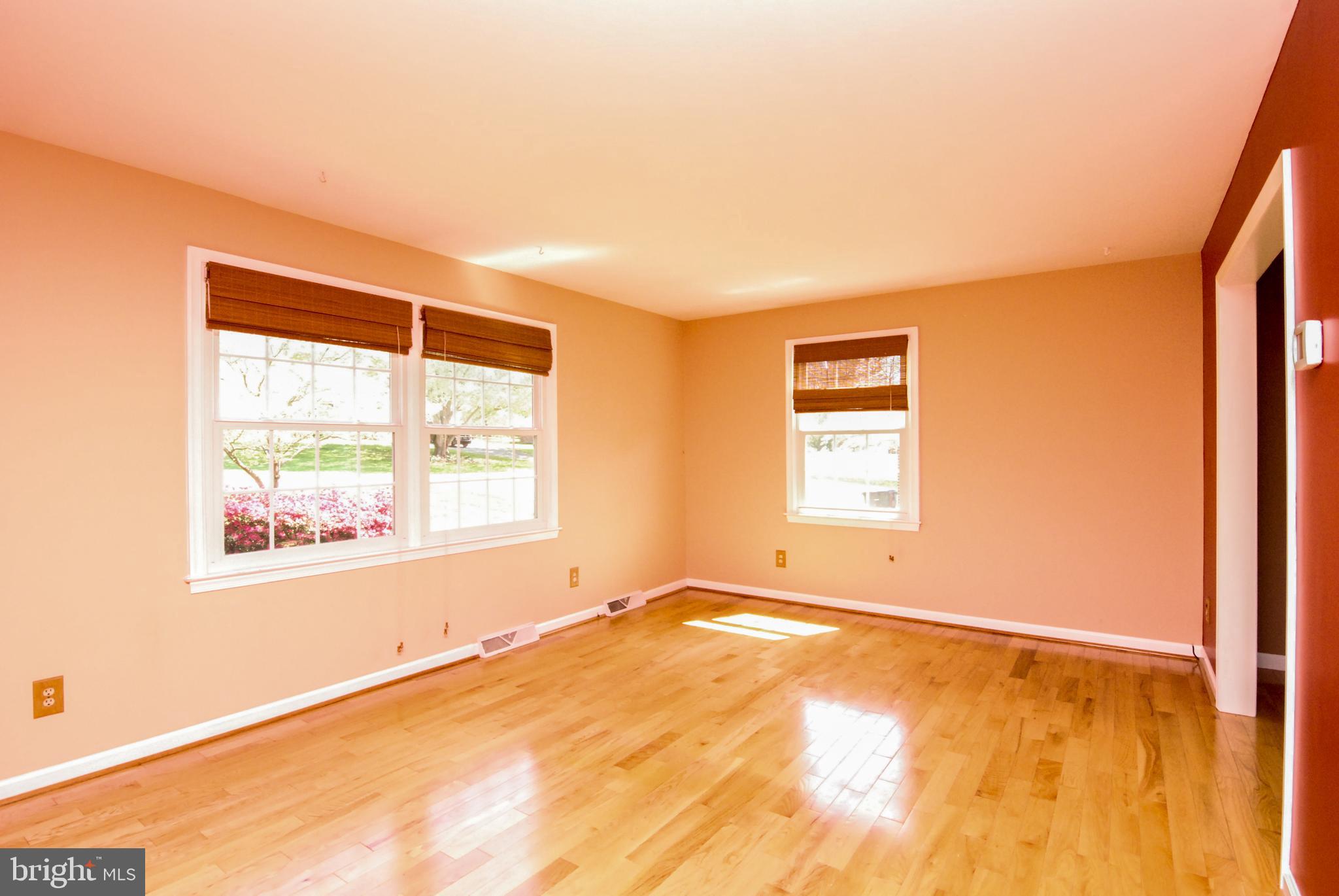 614 Venture Road Hockessin, DE 19707 - Photo 4 of 47 Living room - gleaming wood floors!