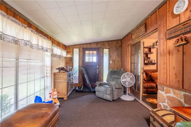 a view of livingroom with furniture