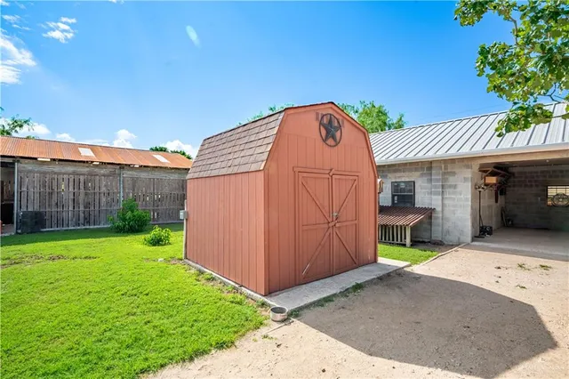 a view of a back yard of the house