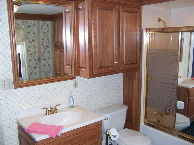 950 Highland Road Sharon, PA 16146 - Photo 11 of 22 Full Bath.