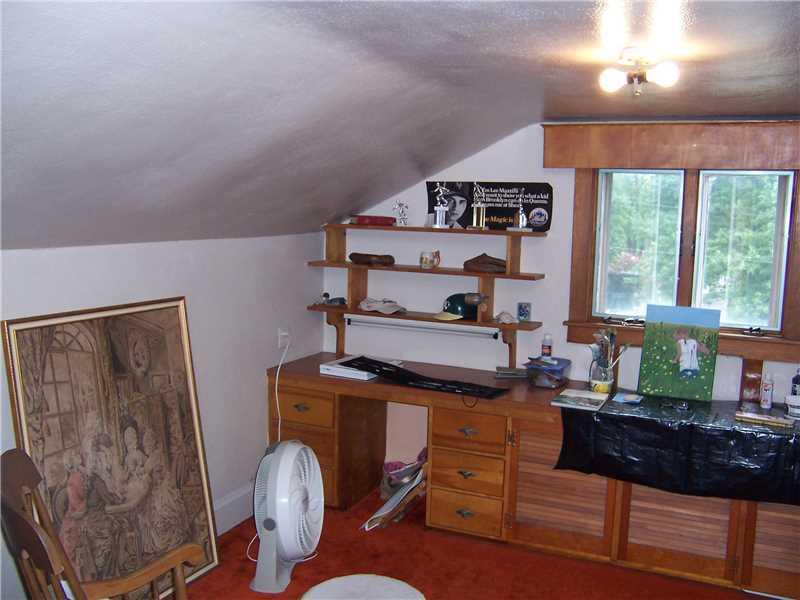 950 Highland Road Sharon, PA 16146 - Photo 19 of 22 Bedroom. Third floor