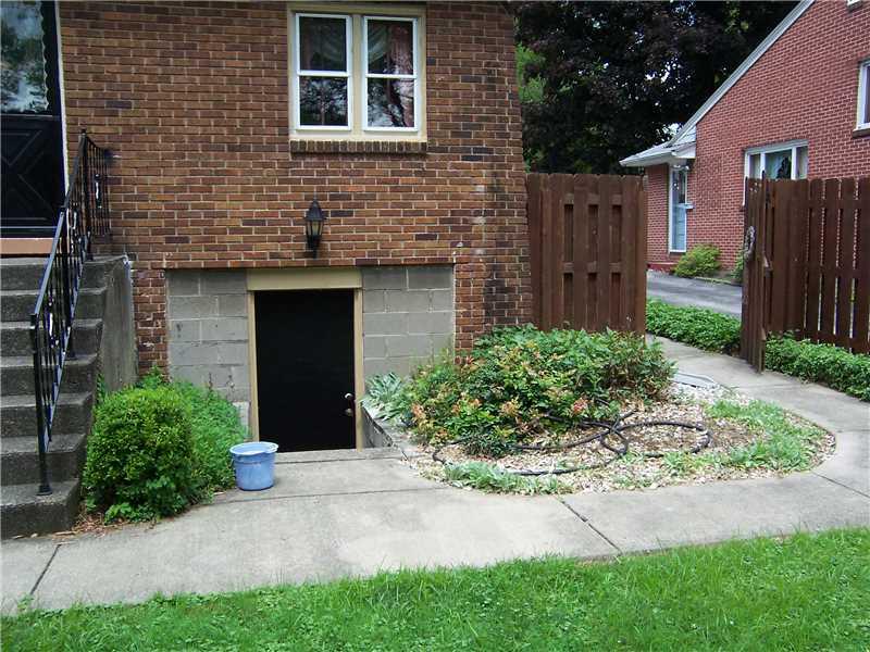 950 Highland Road Sharon, PA 16146 - Photo 22 of 22 Exterior Back. Backyard access to basement