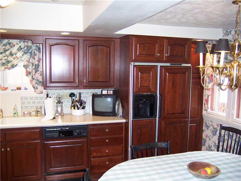 950 Highland Road Sharon, PA 16146 - Photo 5 of 22 Kitchen.