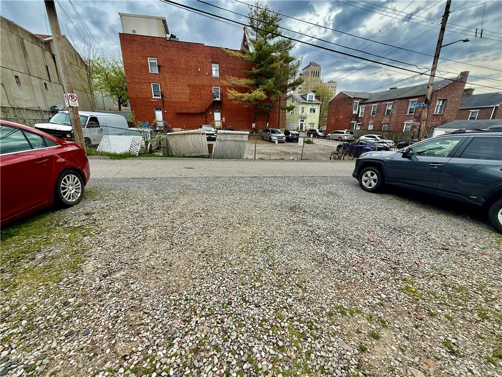 1352 Federal Street Pittsburgh, PA 15212 - Photo 12 of 26 2 car driveway