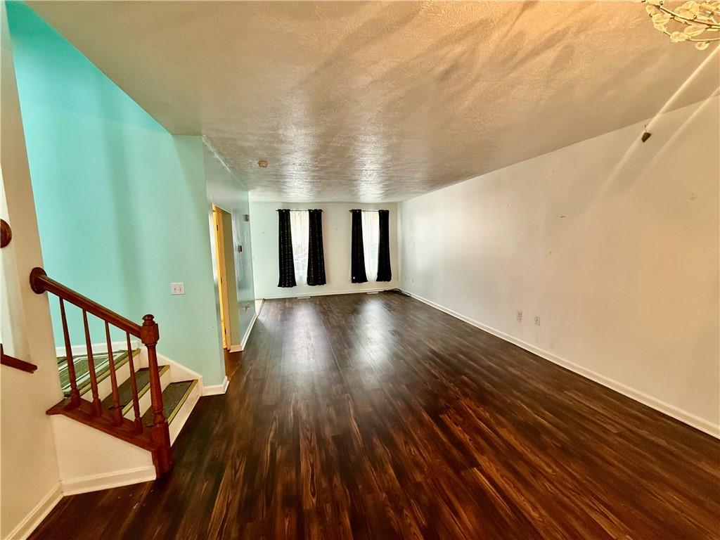 1352 Federal Street Pittsburgh, PA 15212 - Photo 4 of 26 Living room