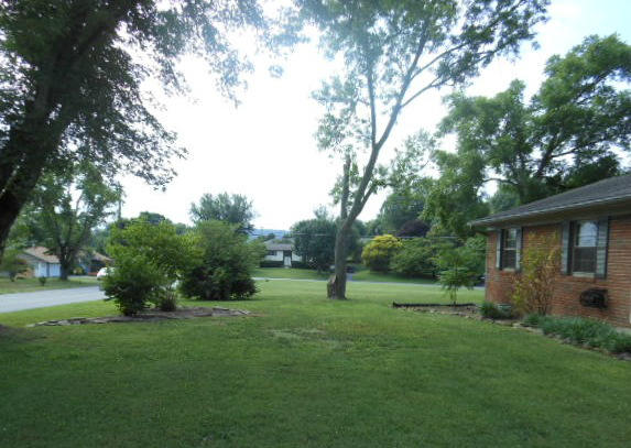 7709 Whitcomb Road Powell, TN 37849 - Photo 2 of 13 Front yard