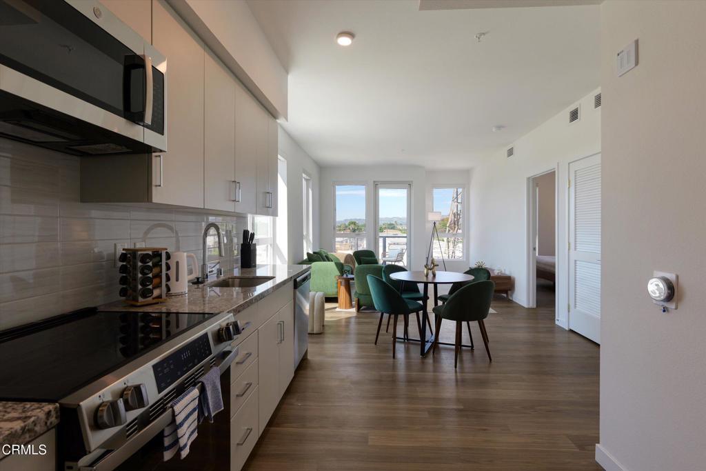 18900 Parthenia Street, Unit 101 Northridge, CA 91324 - Photo 13 of 38 52-18900 Parthenia St-52