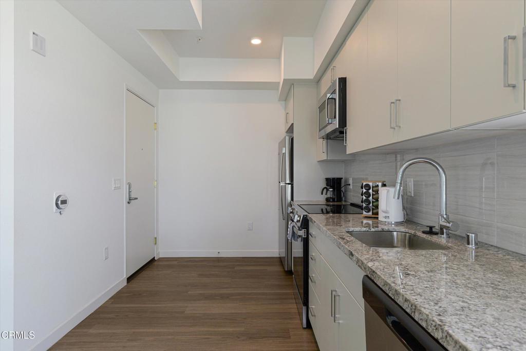 18900 Parthenia Street, Unit 101 Northridge, CA 91324 - Photo 18 of 38 32-18900 Parthenia St-32