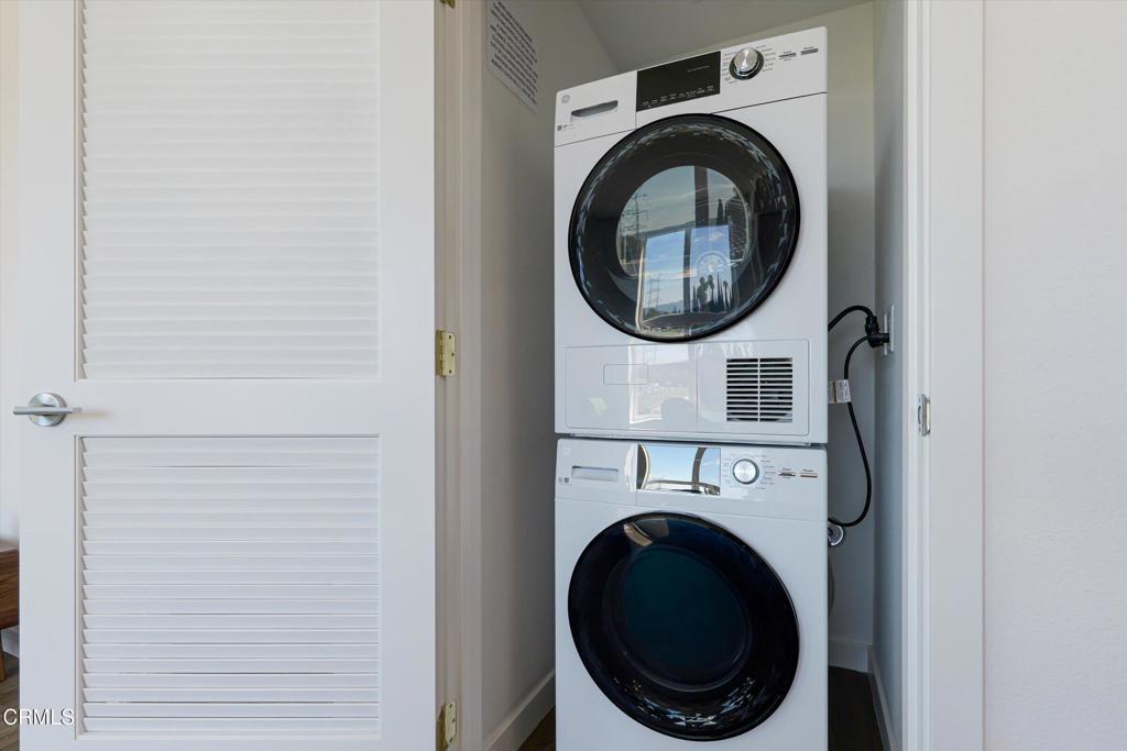 18900 Parthenia Street, Unit 101 Northridge, CA 91324 - Photo 28 of 38 33-18900 Parthenia St-33