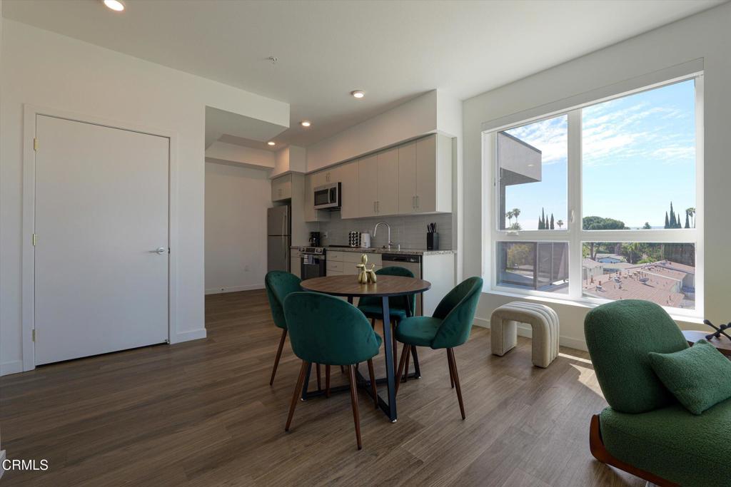 18900 Parthenia Street, Unit 101 Northridge, CA 91324 - Photo 8 of 38 40-18900 Parthenia St-40