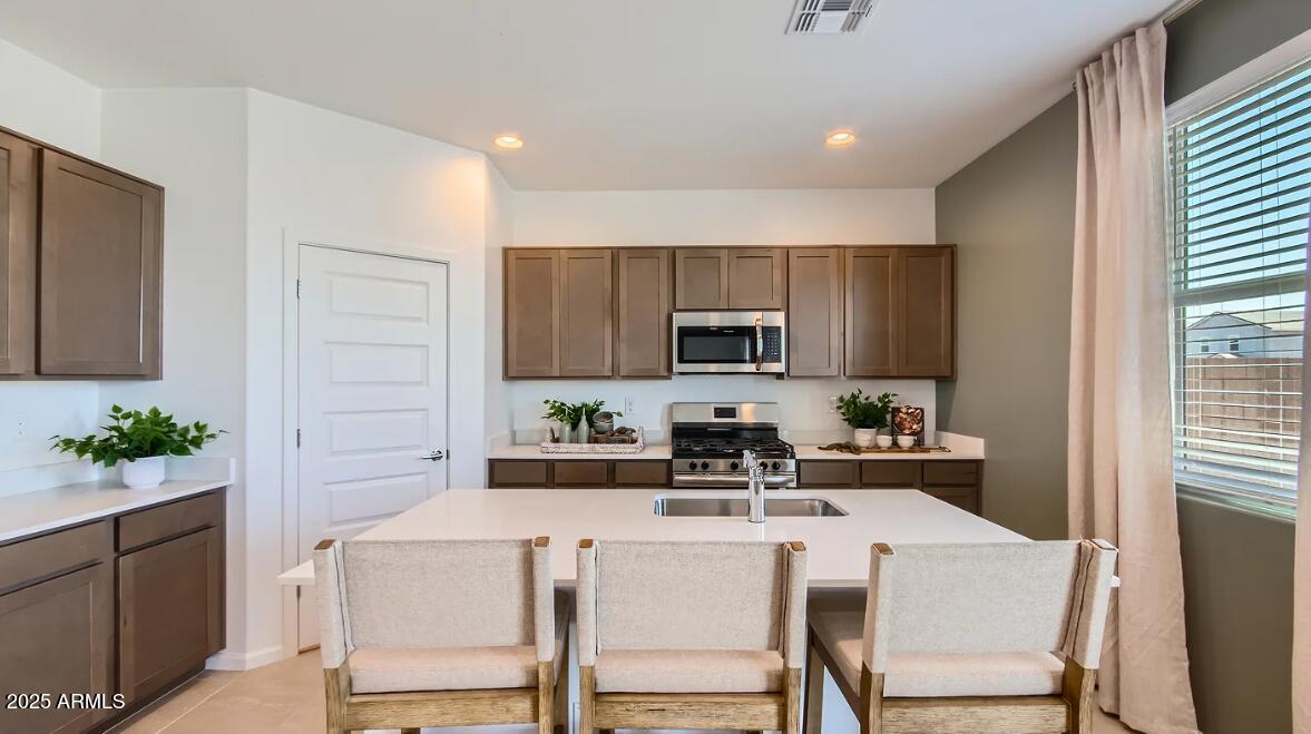 9529 West Cheery Lynn Road Phoenix, AZ 85037 - Photo 2 of 27 Kitchen