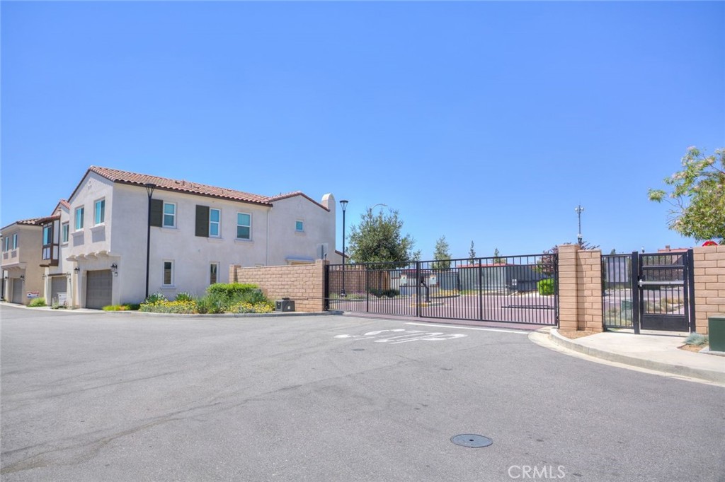 202 Bonita Lane Rialto, CA 92376 - Photo 41 of 43