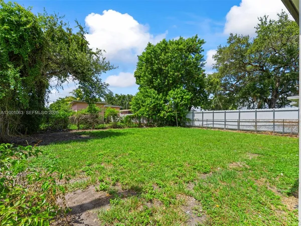 a view of yard with grass and trees