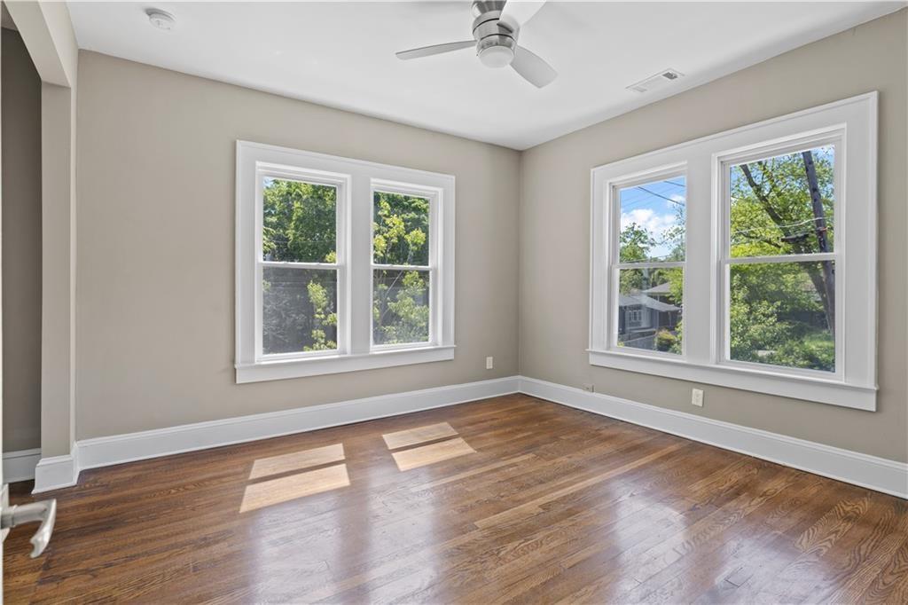 672 Cascade Avenue Southwest Atlanta, GA 30310 - Photo 12 of 28