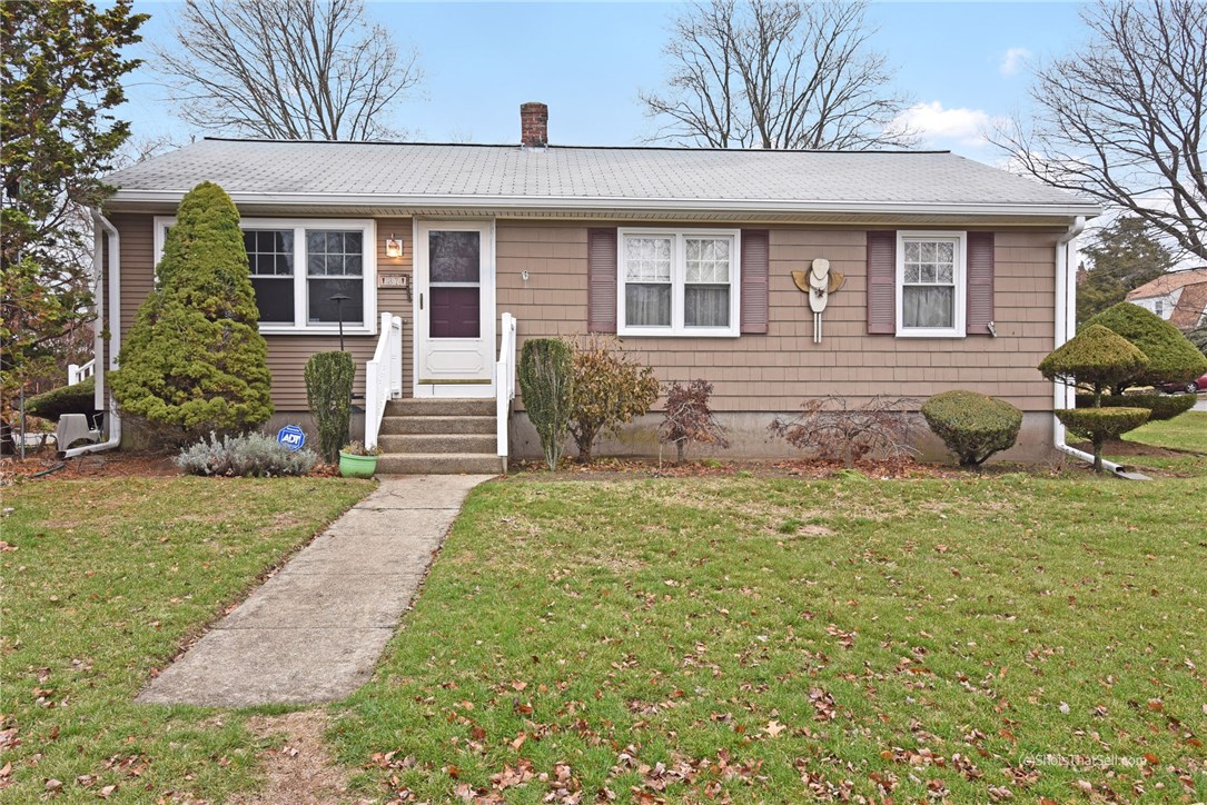 37 Marblehead Street Warwick, RI 02889 - Photo 1 of 27 Gallery Image 1