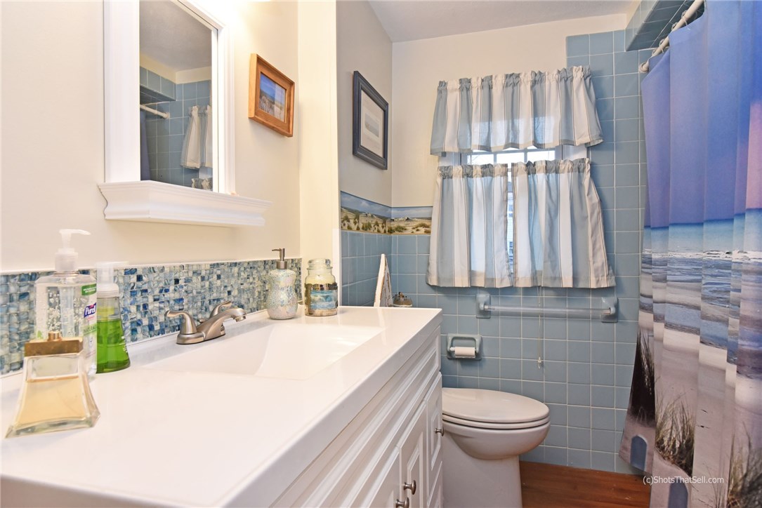 37 Marblehead Street Warwick, RI 02889 - Photo 12 of 27 Gallery Image 12