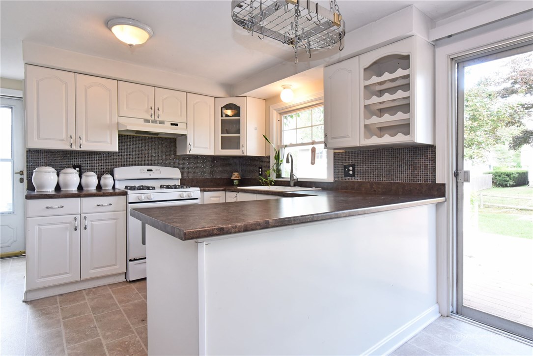 37 Marblehead Street Warwick, RI 02889 - Photo 2 of 27 Gallery Image 2