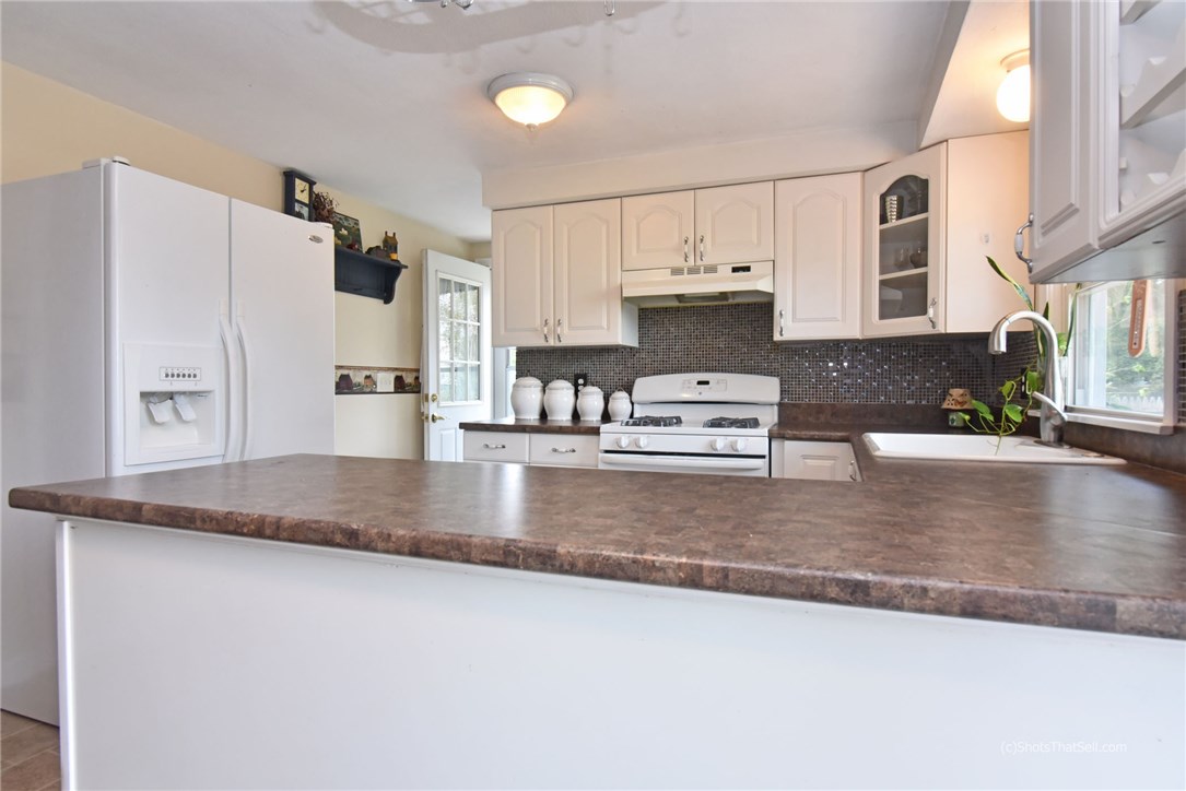 37 Marblehead Street Warwick, RI 02889 - Photo 3 of 27 Gallery Image 3