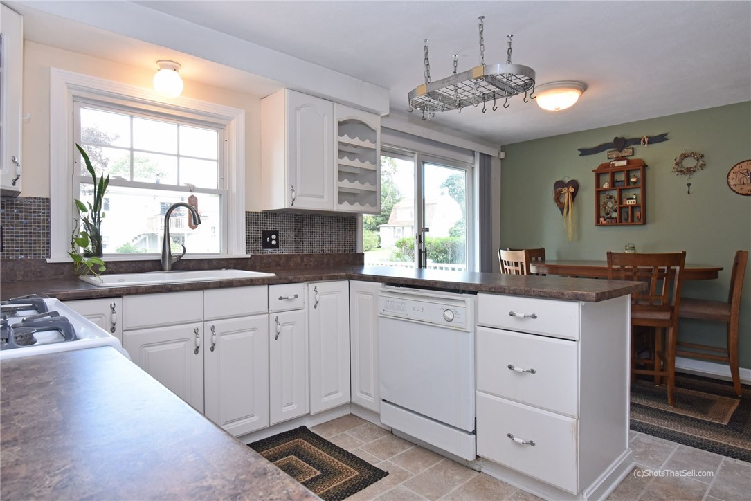 37 Marblehead Street Warwick, RI 02889 - Photo 4 of 27 Gallery Image 4