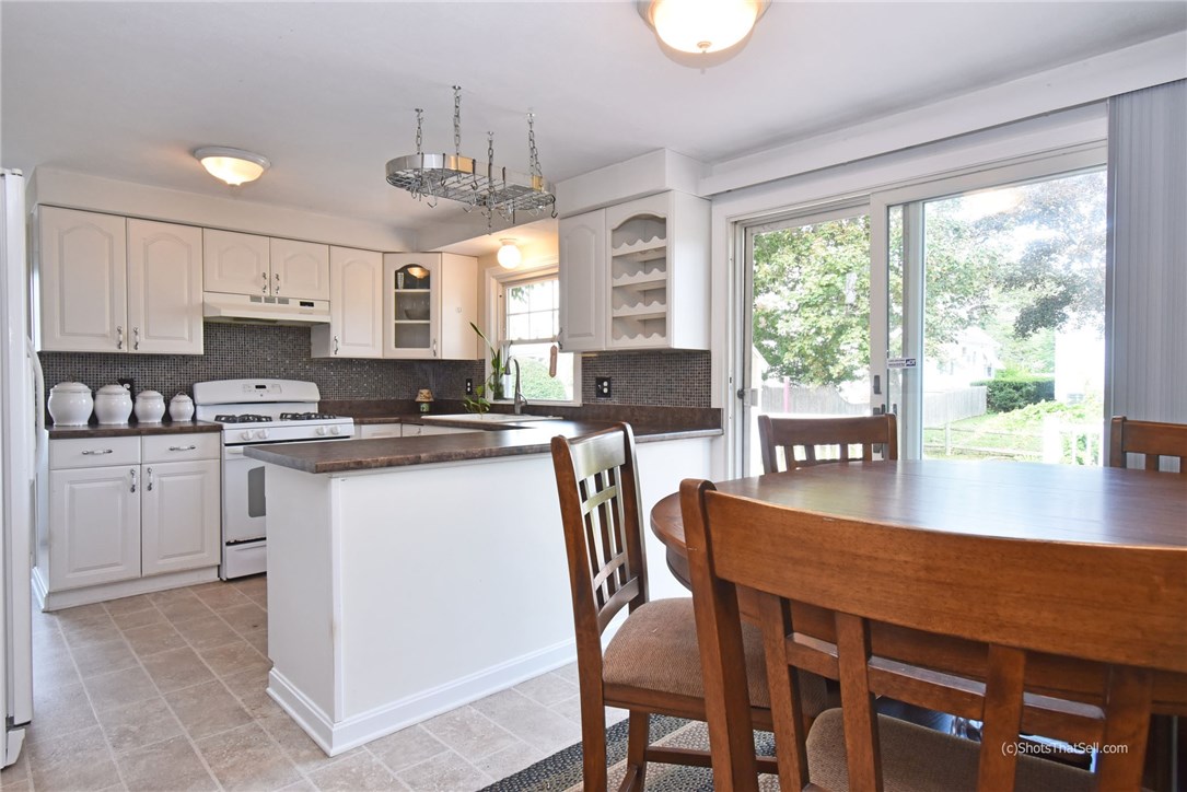 37 Marblehead Street Warwick, RI 02889 - Photo 5 of 27 Gallery Image 5