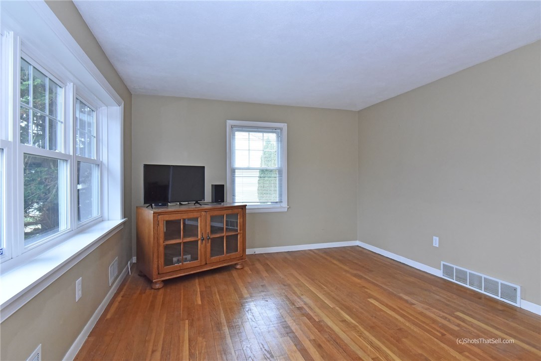 37 Marblehead Street Warwick, RI 02889 - Photo 8 of 27 Gallery Image 8