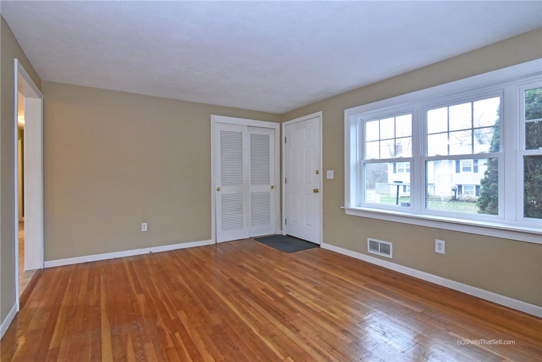 37 Marblehead Street Warwick, RI 02889 - Photo 9 of 27 Gallery Image 9