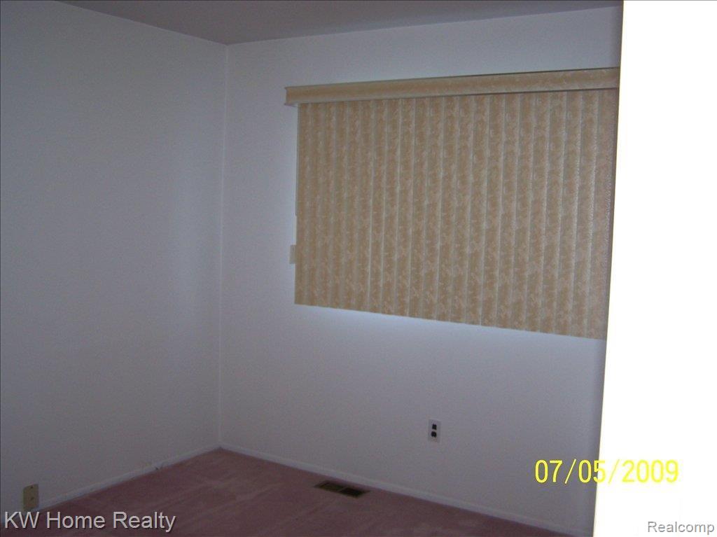 3119 Elmcrest Road Sterling Heights, MI 48310 - Photo 7 of 12 BEDROOM