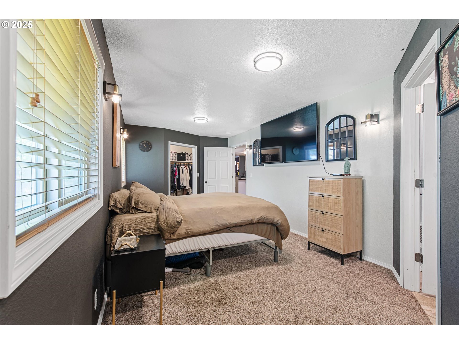 1701 Walnut Street La Grande, OR 97850 - Photo 14 of 22 a bed room with a bed and a television