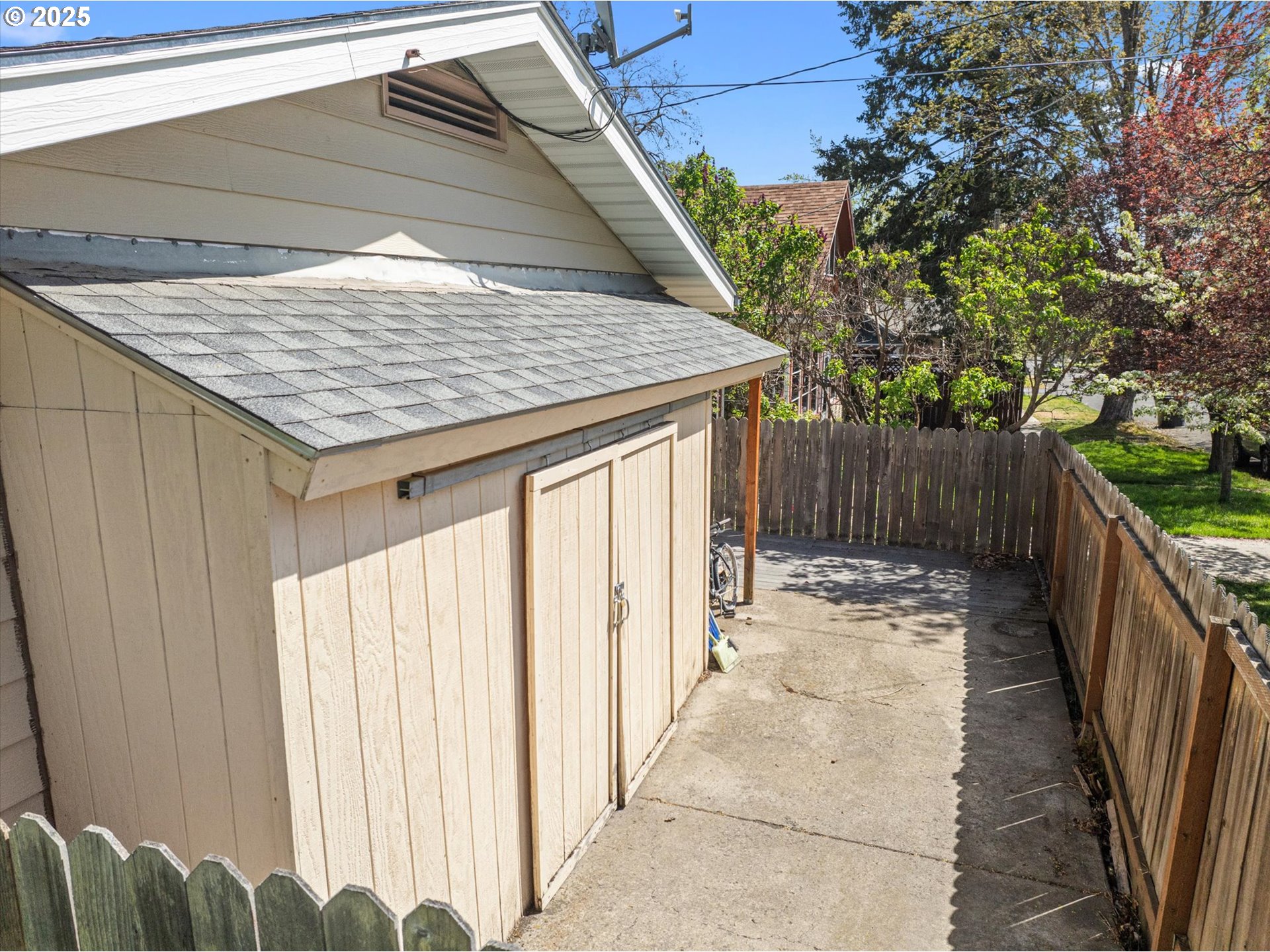 1701 Walnut Street La Grande, OR 97850 - Photo 19 of 22 a view of a wooden door