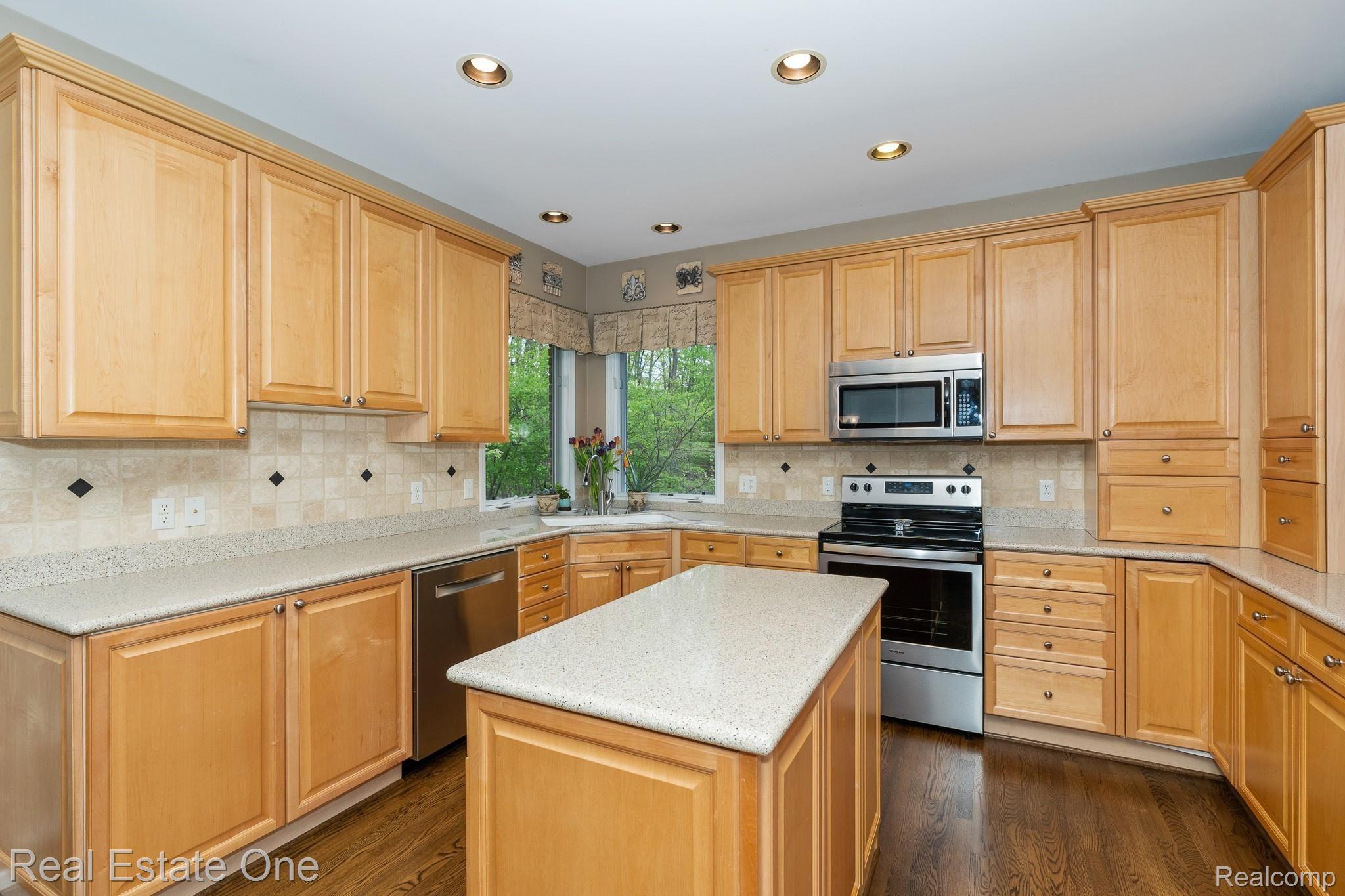 1177 Chesapeake Rochester, MI 48307 - Photo 23 of 63 Chesapeake MLS-W022.jpg