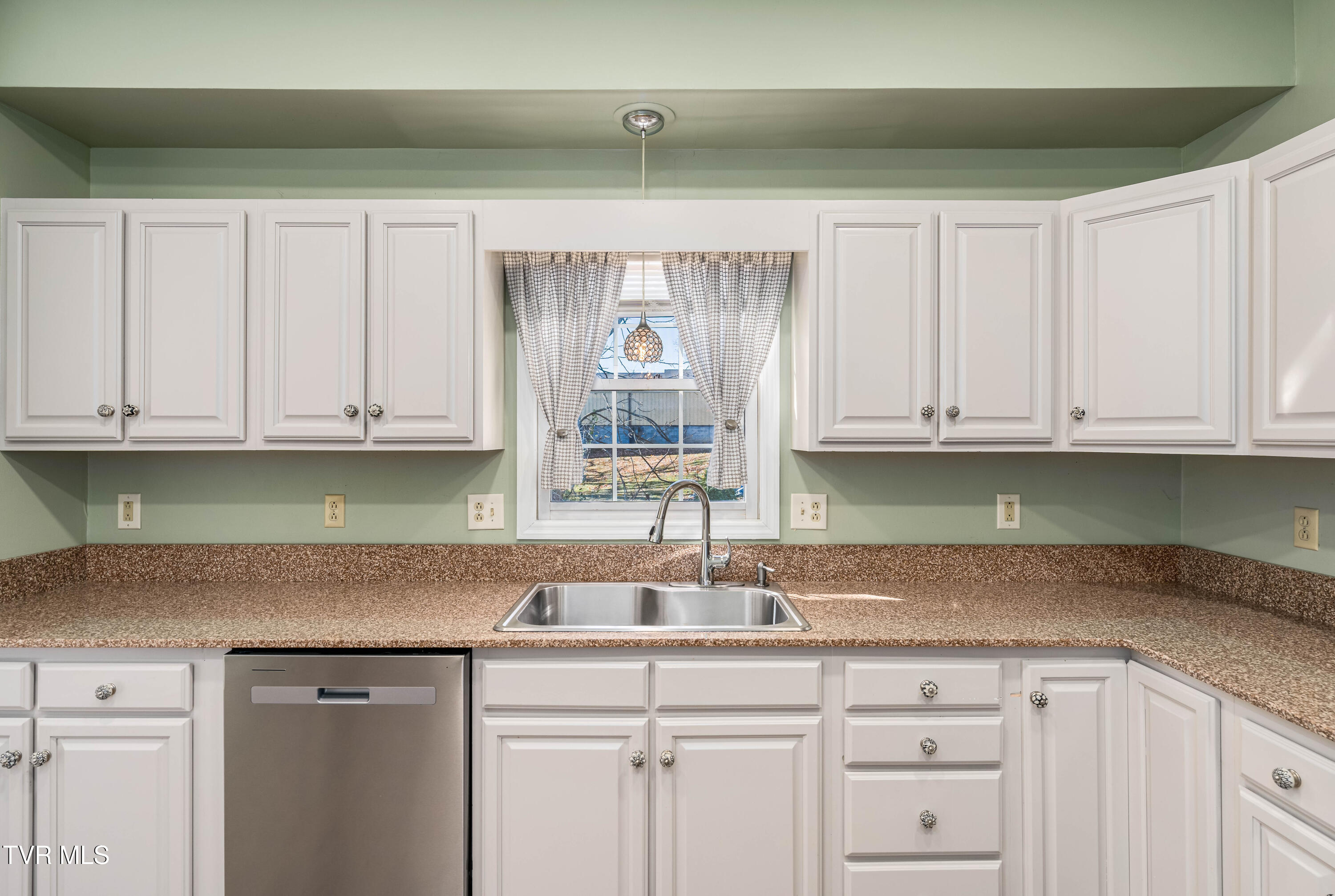 3 Cherokee Ridge Court, Unit 3 Johnson City, TN 37604 - Photo 16 of 36 3 Cherokee Ridge Court (23 of 38)