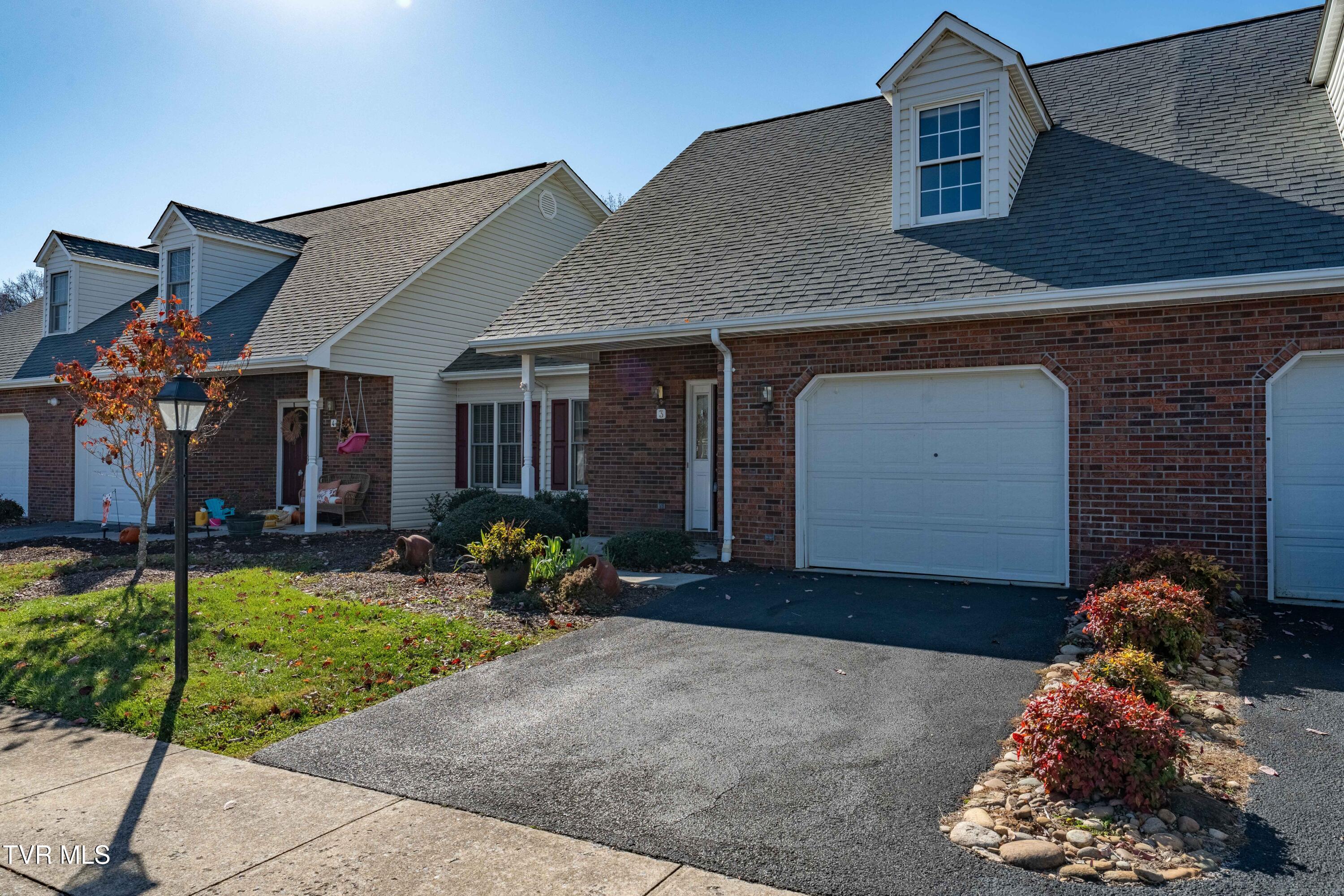 3 Cherokee Ridge Court, Unit 3 Johnson City, TN 37604 - Photo 4 of 36 3 Cherokee Ridge Court (1 of 38)
