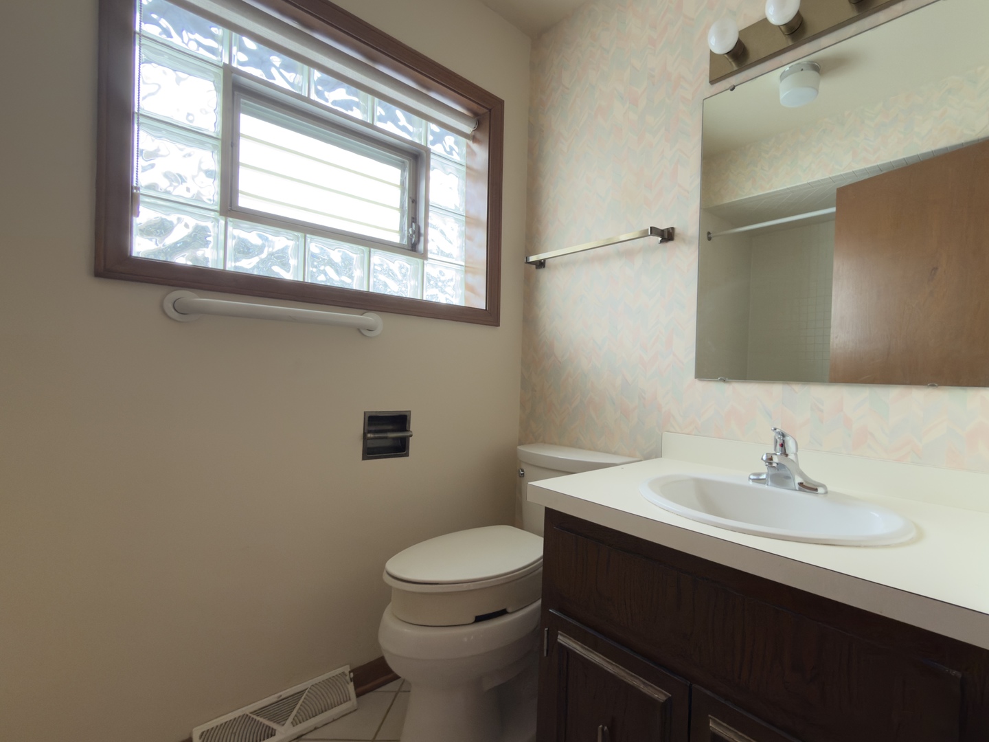 7700 Apple Tree Lane Willowbrook, IL 60527 - Photo 16 of 22