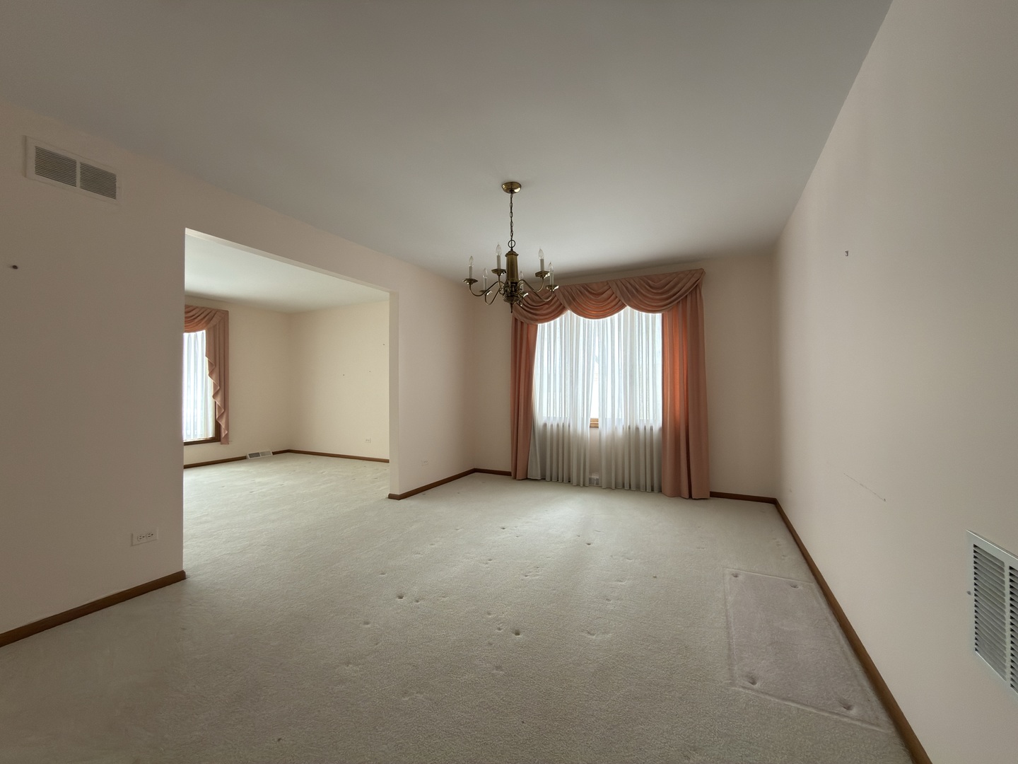 7700 Apple Tree Lane Willowbrook, IL 60527 - Photo 3 of 22