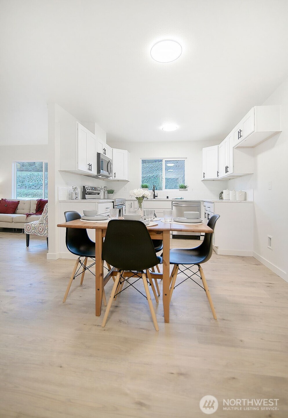 251 Swofford Road Mossyrock, WA 98564 - Photo 13 of 38 a kitchen with a table and chairs in it