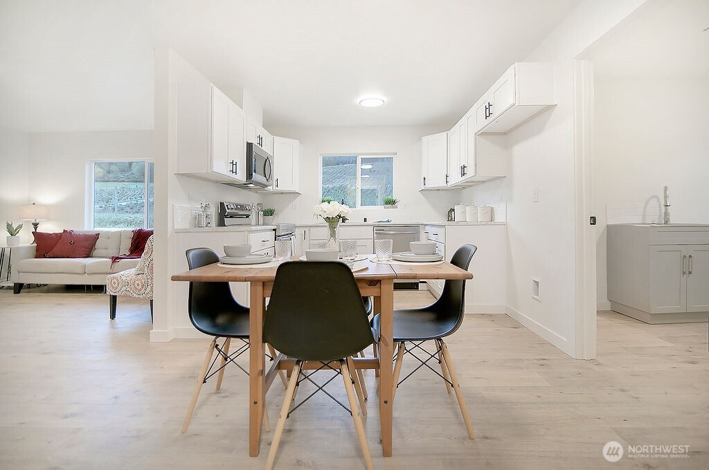 251 Swofford Road Mossyrock, WA 98564 - Photo 18 of 38 a living room with furniture and a kitchen