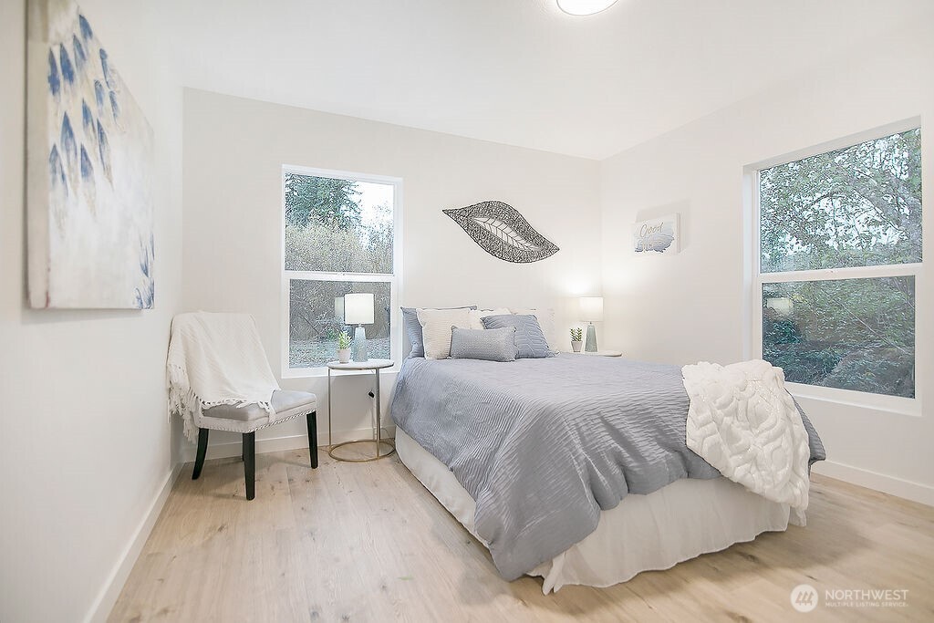 251 Swofford Road Mossyrock, WA 98564 - Photo 19 of 38 a bedroom with a bed and a window