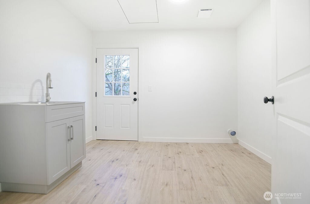 251 Swofford Road Mossyrock, WA 98564 - Photo 30 of 38 a view of an empty room and window