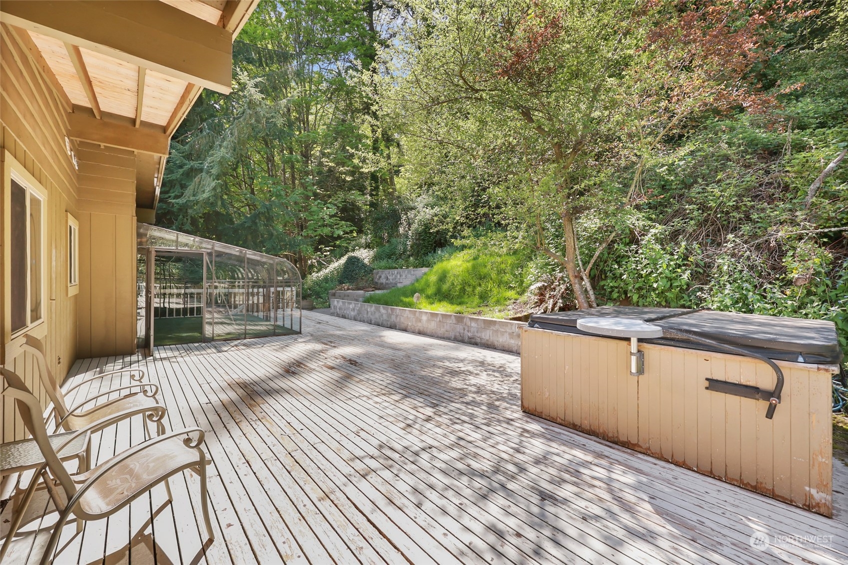 13835 17th Avenue Southwest Burien, WA 98166 - Photo 20 of 33 a view of balcony with small space and wooden fence