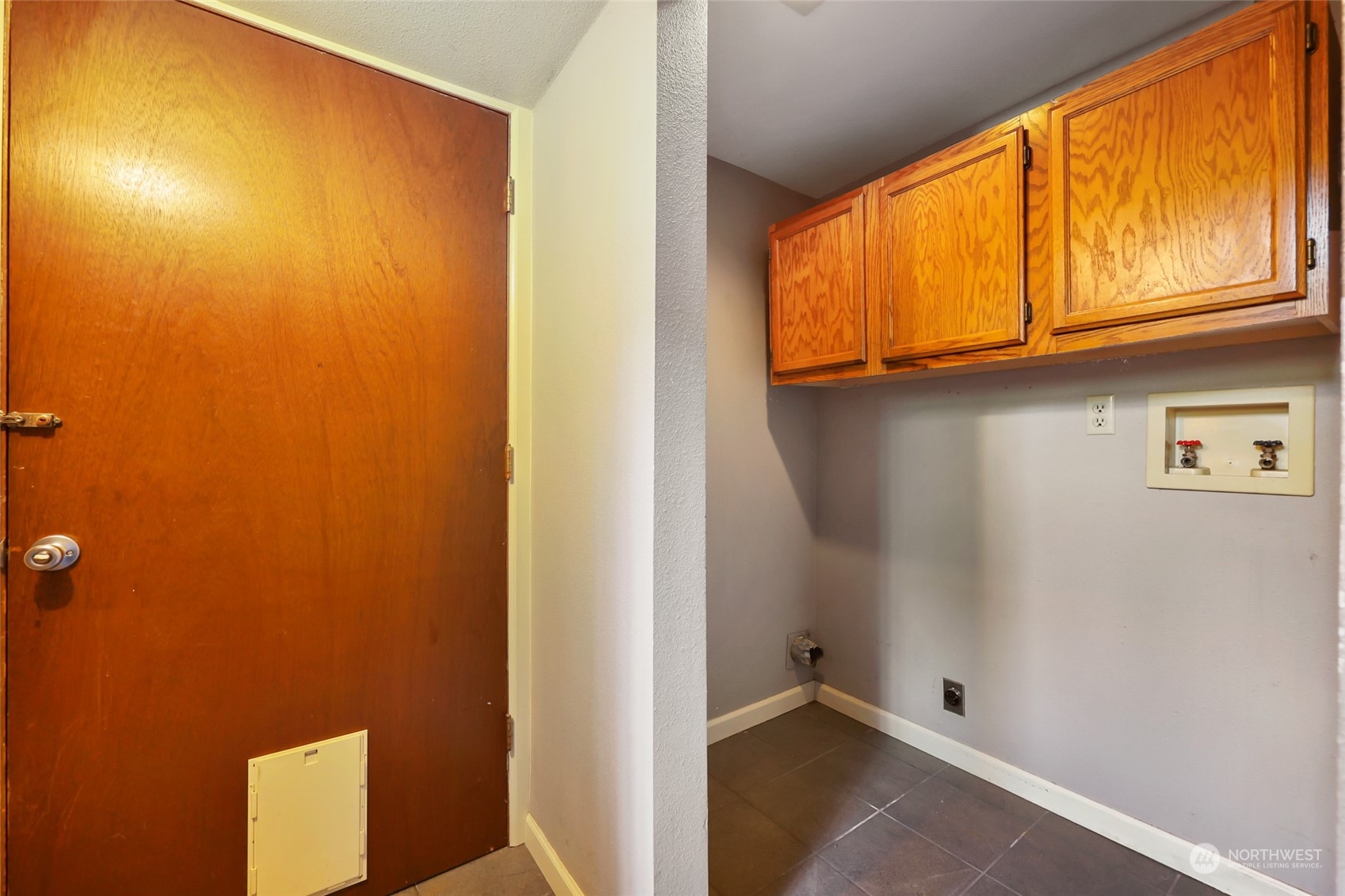 13835 17th Avenue Southwest Burien, WA 98166 - Photo 24 of 33 a view of room