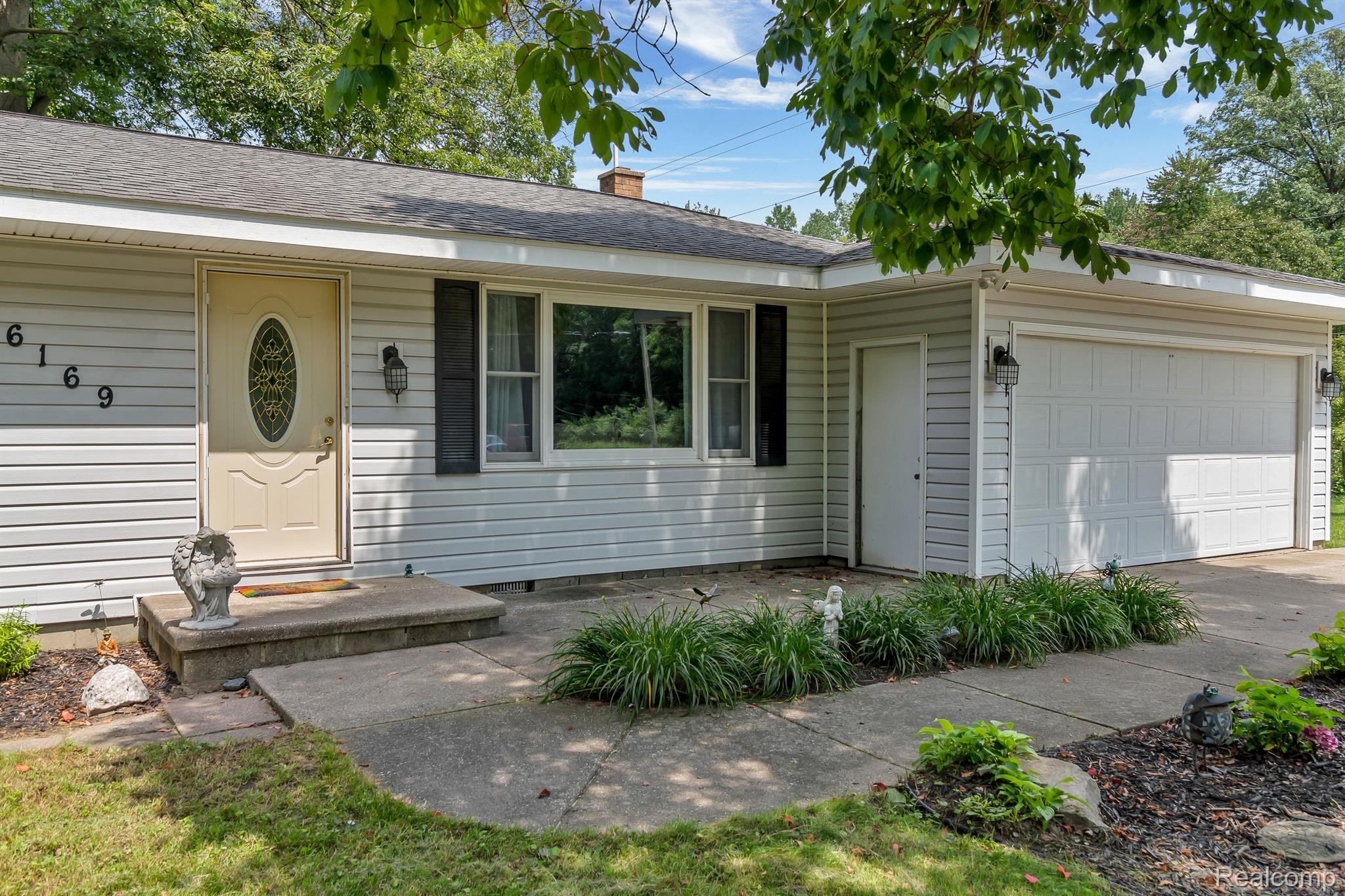 6169 Jade Road Bridgeport, MI 48722 - Photo 5 of 31 Gallery Image 5