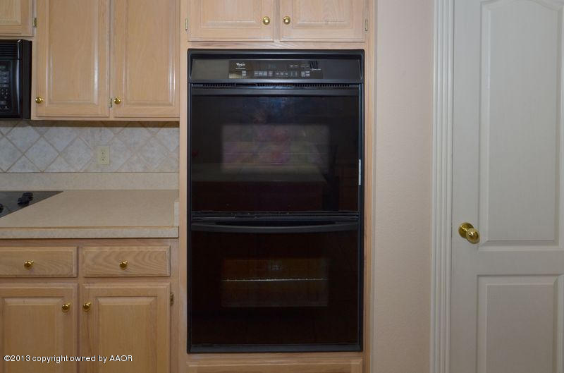 17301 White Wing Road Canyon, TX 79015 - Photo 10 of 40 Kitchen double ovens