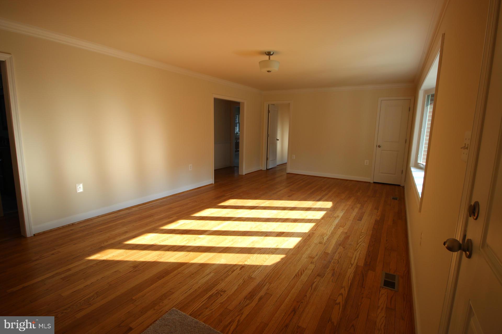 3249 Park Mills Road Adamstown, MD 21710 - Photo 20 of 30 Living Room