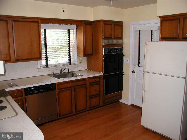 24325 Ridge Road Damascus, MD 20872 - Photo 12 of 14 Kitchen