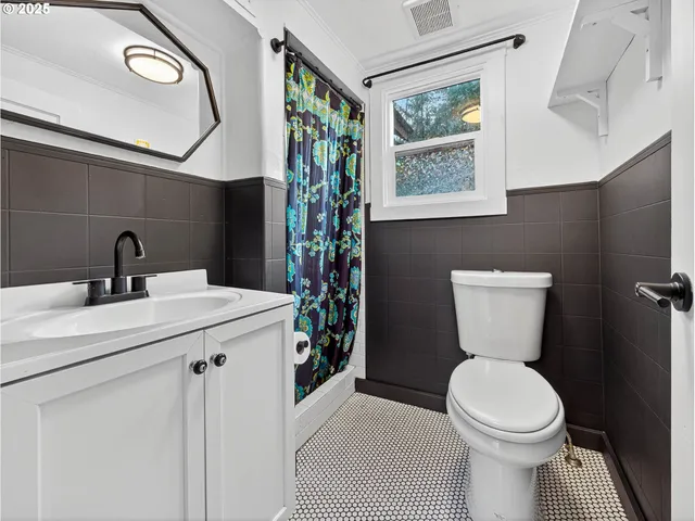 $350,000 | 900 Southwest Sadie B Avenue, Cascade Locks, OR 97014