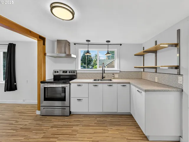 $350,000 | 900 Southwest Sadie B Avenue, Cascade Locks, OR 97014