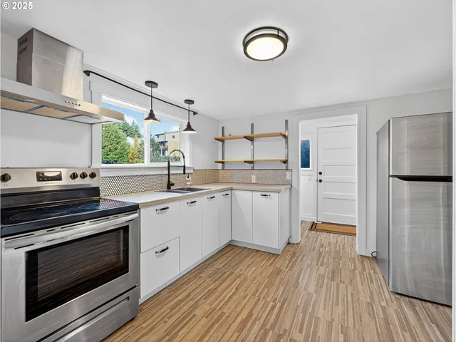 $350,000 | 900 Southwest Sadie B Avenue, Cascade Locks, OR 97014