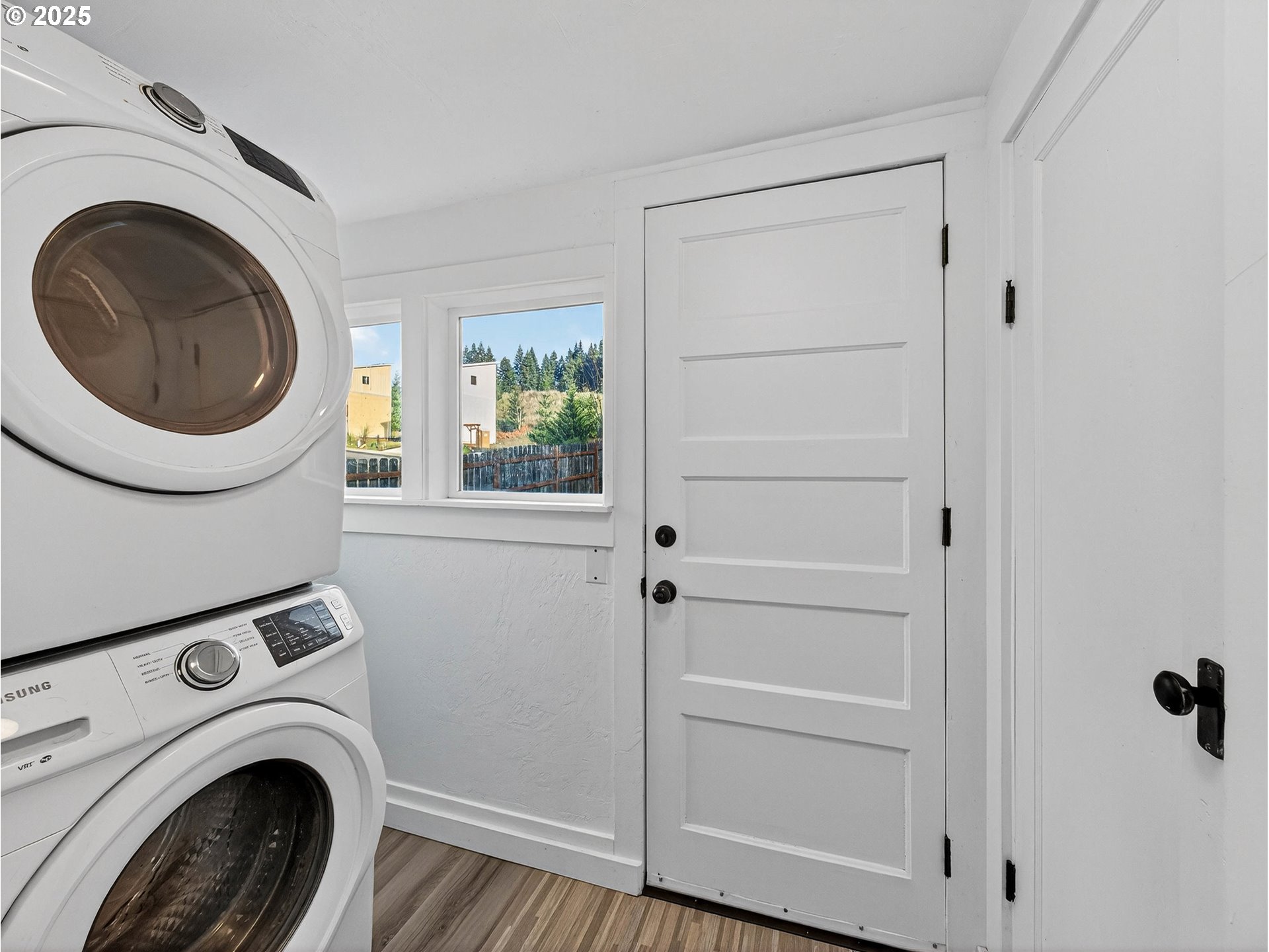 900 Southwest Sadie B Avenue Cascade Locks, OR 97014 - Photo 19 of 29 a view of entryway with washer and dryer