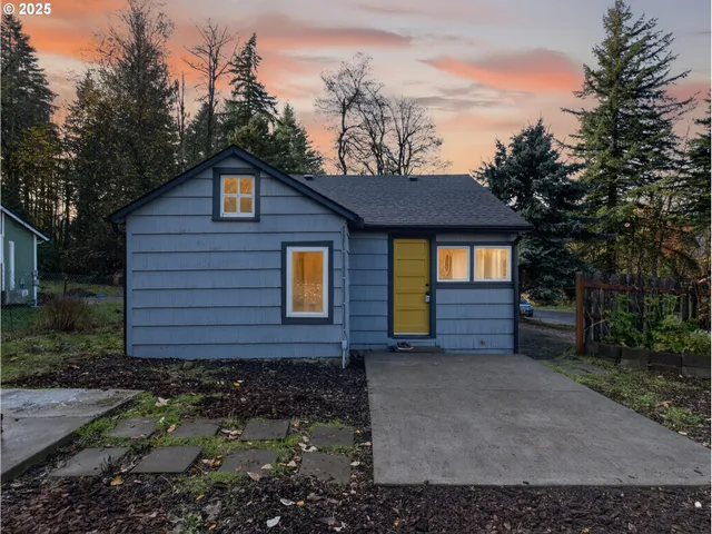 $350,000 | 900 Southwest Sadie B Avenue, Cascade Locks, OR 97014