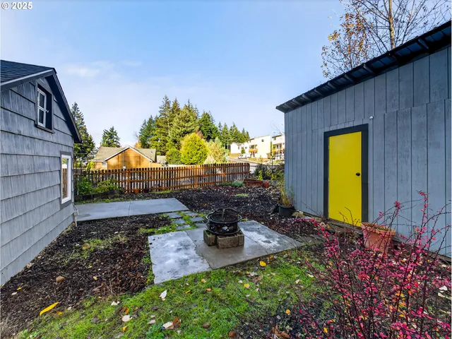 $350,000 | 900 Southwest Sadie B Avenue, Cascade Locks, OR 97014